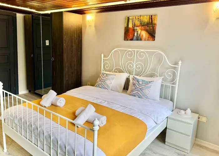 White Taksim 4*