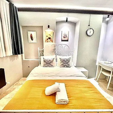 White Taksim 4*