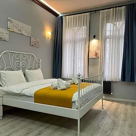 White Taksim Apartmanhotel 4*