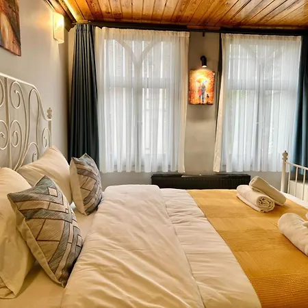 White Taksim 4*